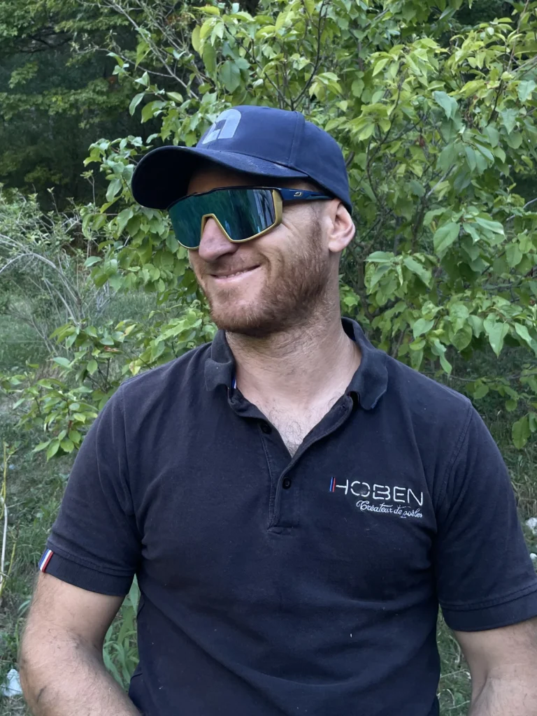 Maxime votre artisan ramoneur qui intervient dans les Hautes-Alpes, le nord 04 et l'Oisans.
